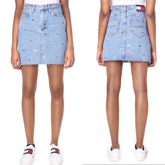 TOMMY Hilfiger-90’s Inspired Logo/Spell Out Back Tag Raw Hem Skirt (Size:26) - Picture 1 of 10